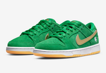 Load image into Gallery viewer, Nike SB Dunk Low Pro St. Patrick's Day (2022)