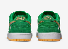 Load image into Gallery viewer, Nike SB Dunk Low Pro St. Patrick's Day (2022)