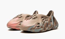 Load image into Gallery viewer, Yeezy Foam RNNR MX Sand Grey
