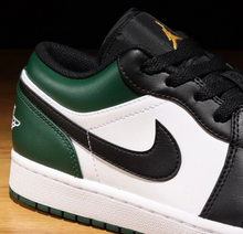Load image into Gallery viewer, Jordan 1 Low Green Toe

