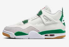 Load image into Gallery viewer, Jordan 4 Retro SB Pine Green
