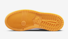 Load image into Gallery viewer, Nike SB Dunk Low Pro St. Patrick's Day (2022)
