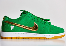 Load image into Gallery viewer, Nike SB Dunk Low Pro St. Patrick's Day (2022)
