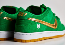 Load image into Gallery viewer, Nike SB Dunk Low Pro St. Patrick's Day (2022)
