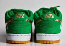 Load image into Gallery viewer, Nike SB Dunk Low Pro St. Patrick's Day (2022)
