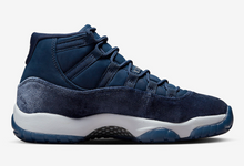 Load image into Gallery viewer, Jordan 11 Retro Midnight Navy (W)
