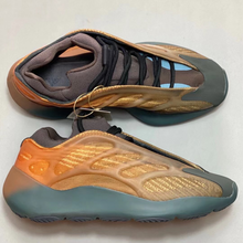 Load image into Gallery viewer, Yeezy 700 V3 Copper Fade
