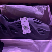 Load image into Gallery viewer, adidas Yeezy Foam RNNR Onyx
