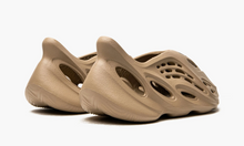 Load image into Gallery viewer, Yeezy Foam RNNR Mist
