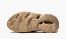 Load image into Gallery viewer, Yeezy Foam RNNR Mist
