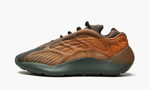 Load image into Gallery viewer, Yeezy 700 V3 Copper Fade

