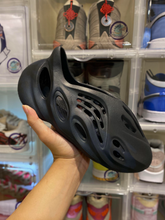 Load image into Gallery viewer, Yeezy Foam RNNR Mineral Blue
