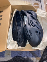 Load image into Gallery viewer, Yeezy Foam RNNR Mineral Blue
