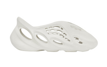 Load image into Gallery viewer, Adidas Yeezy Foam RNNR Sand
