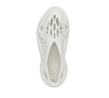 Load image into Gallery viewer, Adidas Yeezy Foam RNNR Sand

