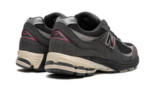 Load image into Gallery viewer, 2002R &quot;Grey / Black&quot;
