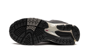 2002R "Grey / Black"