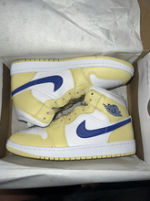 Load image into Gallery viewer, Jordan 1 Mid Lemon Wash Lapis (W)
