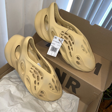 Load image into Gallery viewer, Yeezy Foam RNR Desert Sand
